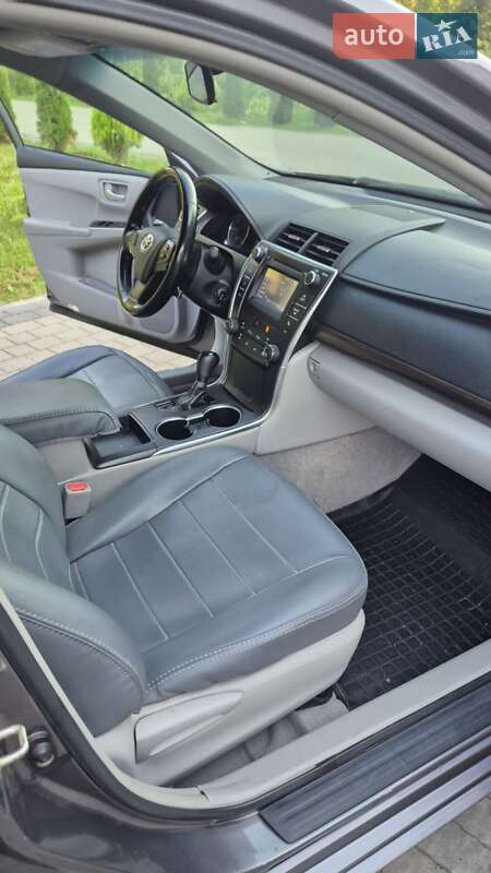 Седан Toyota Camry 2016 в Львові