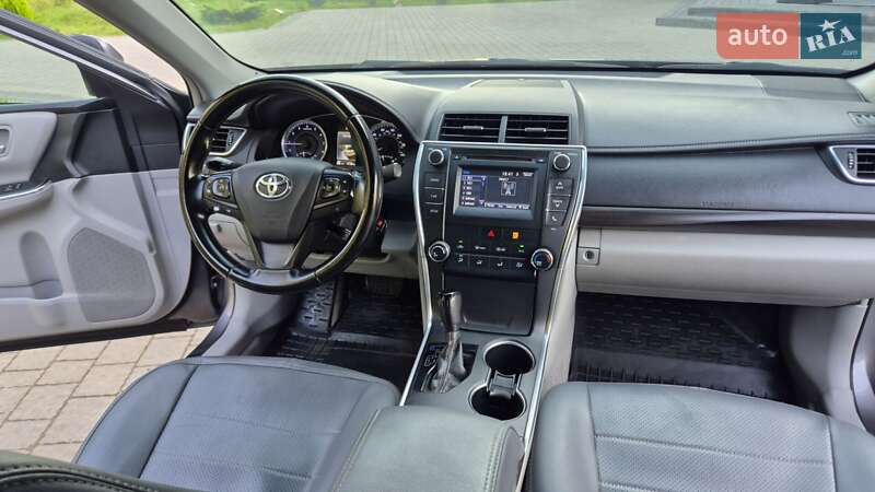 Седан Toyota Camry 2016 в Львові