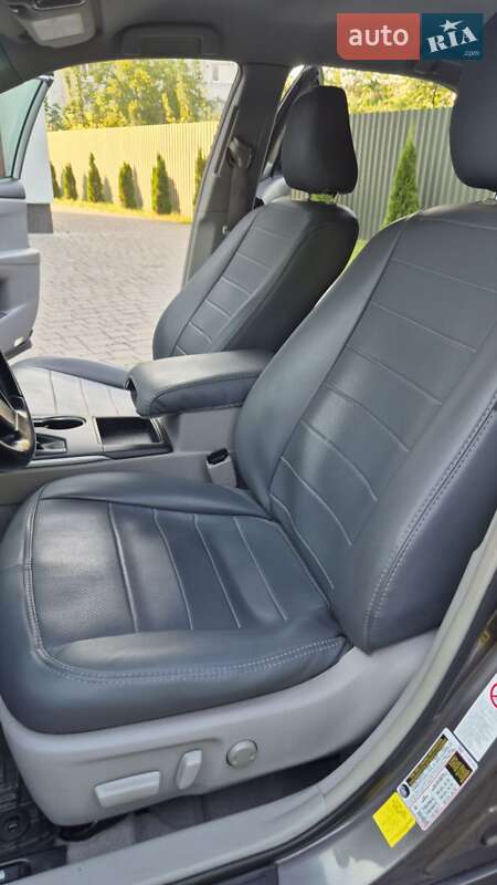 Седан Toyota Camry 2016 в Львові
