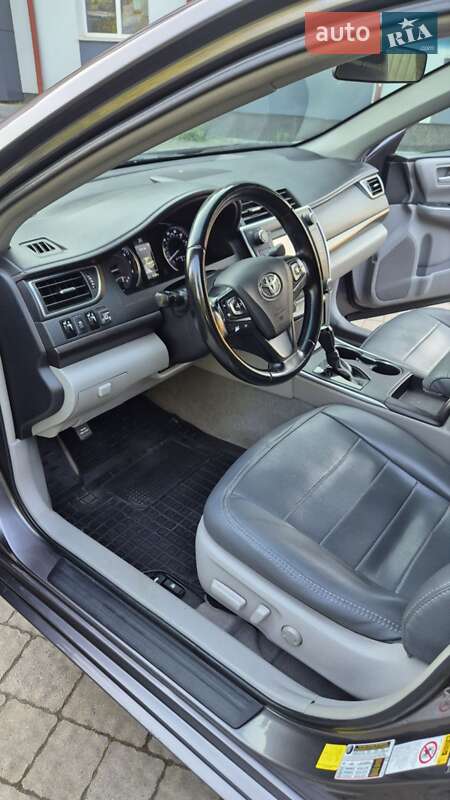 Седан Toyota Camry 2016 в Львові