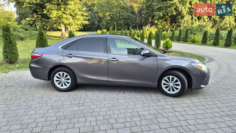 Седан Toyota Camry 2016 в Львові