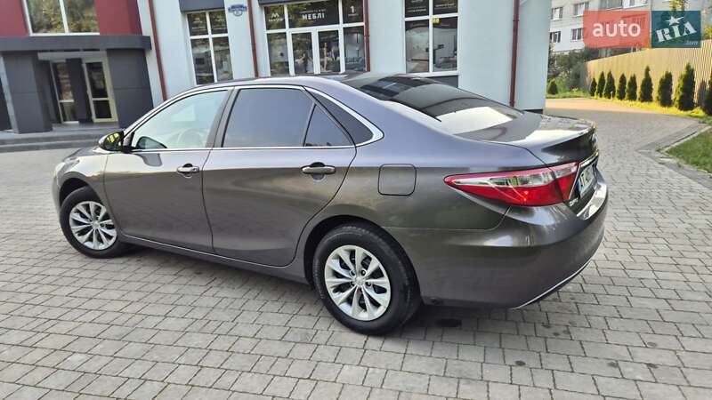 Седан Toyota Camry 2016 в Львові