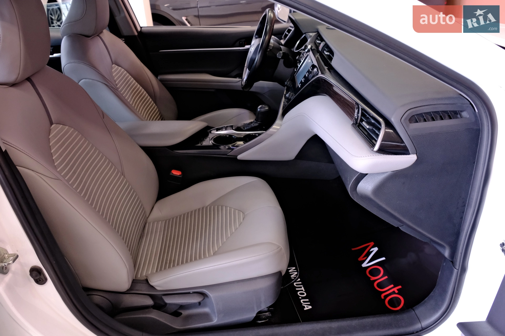 2019 Toyota Camry - мініатюра 44