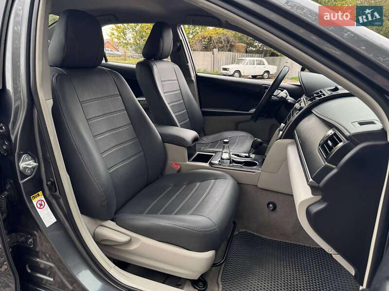 Седан Toyota Camry 2012 в Киеве