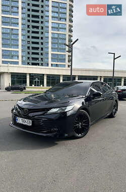 Седан Toyota Camry 2017 в Дніпрі