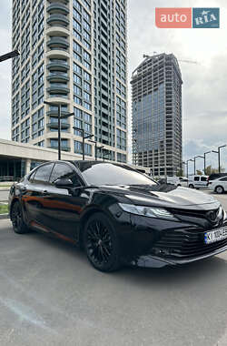 Седан Toyota Camry 2017 в 