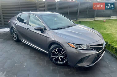 Седан Toyota Camry 2019 в Львові