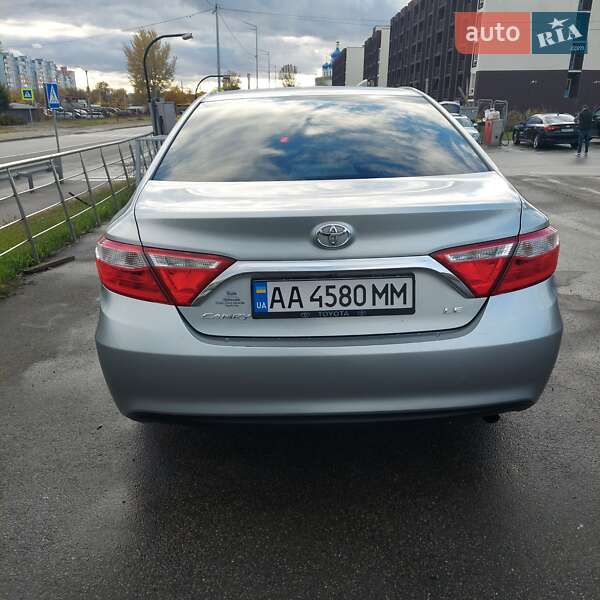 Седан Toyota Camry 2015 в Києві