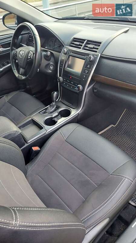 Седан Toyota Camry 2015 в Києві