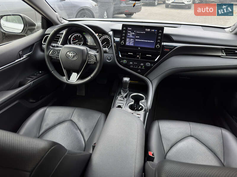Седан Toyota Camry 2021 в Днепре