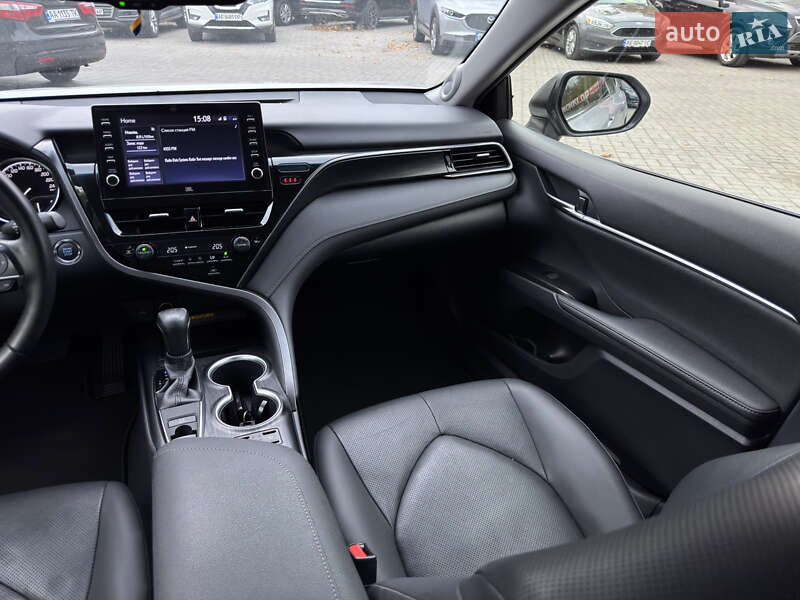 Седан Toyota Camry 2021 в Днепре