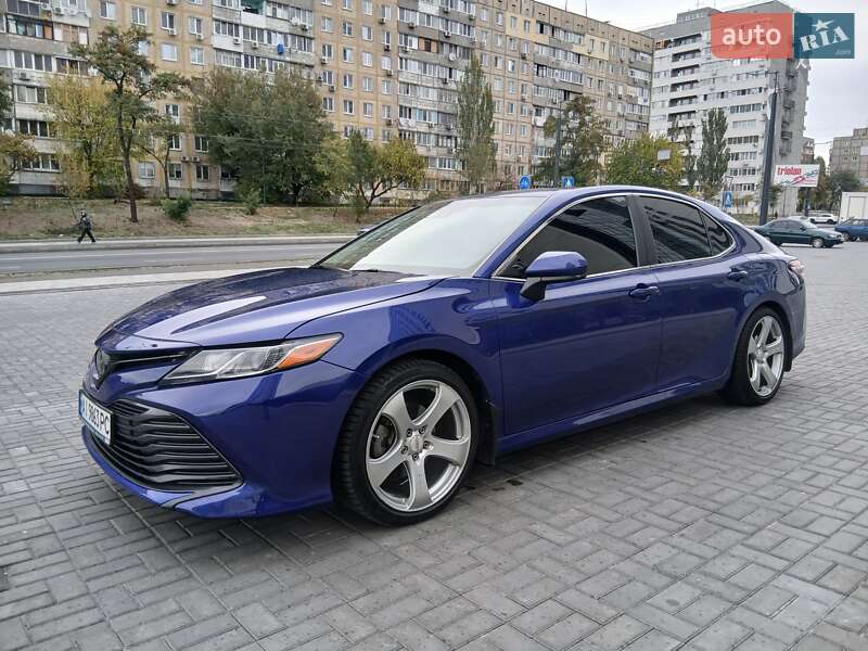 Седан Toyota Camry 2018 в Дніпрі