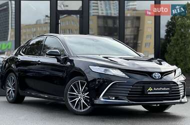 Седан Toyota Camry 2022 в Киеве