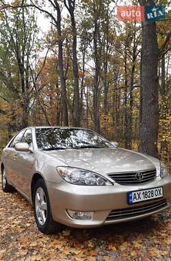Седан Toyota Camry 2004 в Харькове