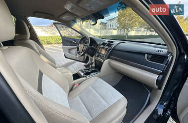 Седан Toyota Camry 2013 в 