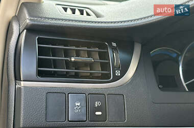 Седан Toyota Camry 2013 в 