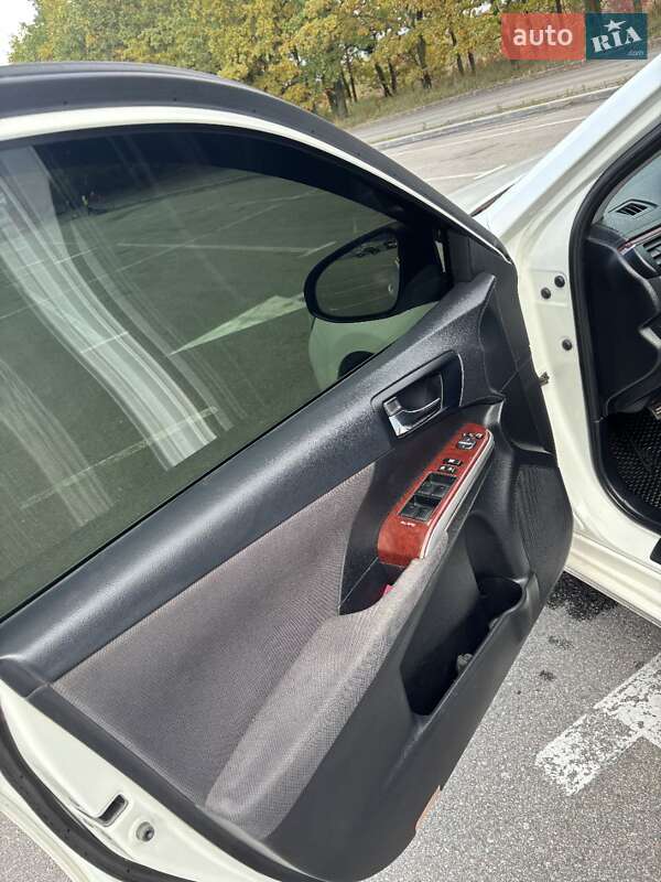 Седан Toyota Camry 2013 в Кропивницком