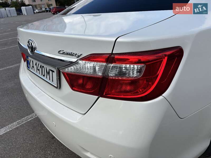Седан Toyota Camry 2013 в Кропивницком
