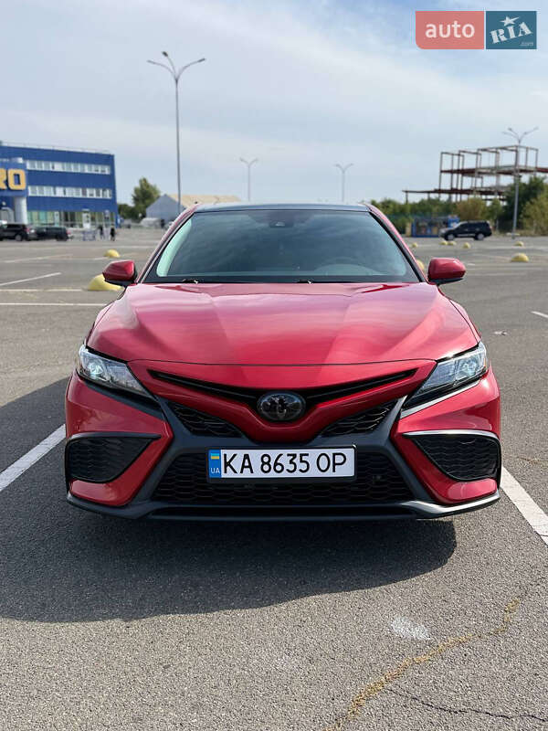 Седан Toyota Camry 2020 в Киеве