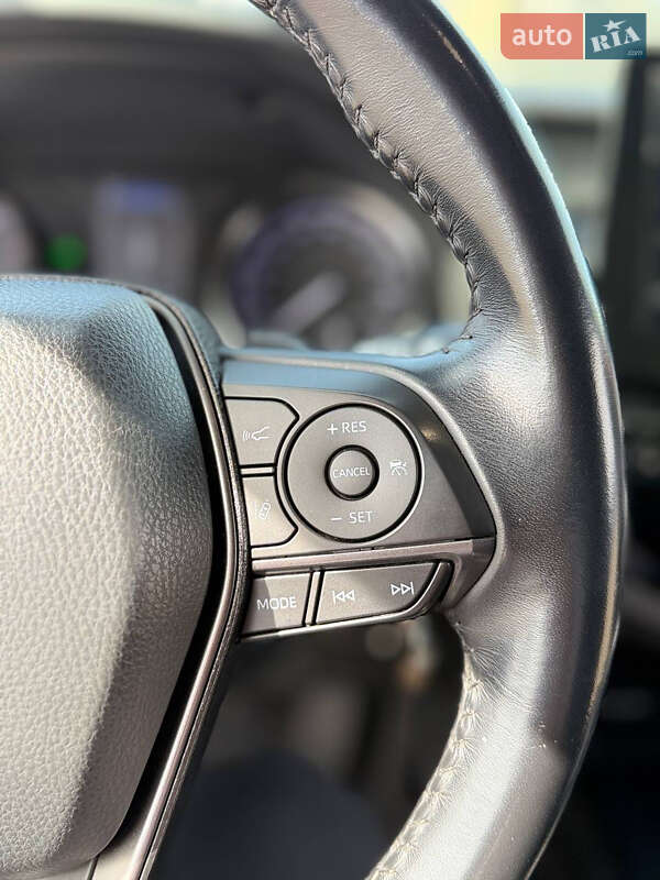 Седан Toyota Camry 2020 в Киеве