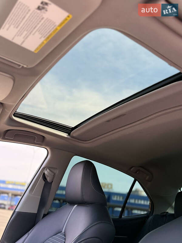 Седан Toyota Camry 2020 в Киеве