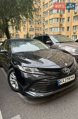 Седан Toyota Camry 2018 в Киеве