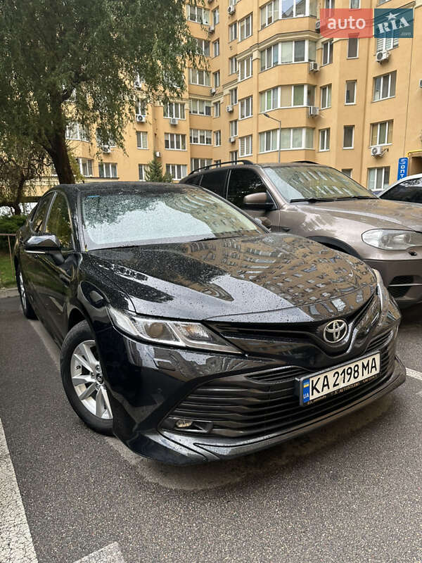 Седан Toyota Camry 2018 в 