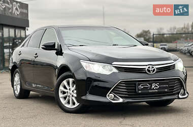 Седан Toyota Camry 2016 в Киеве