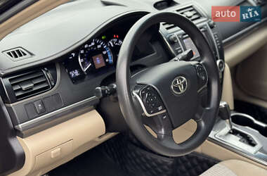 Седан Toyota Camry 2013 в 