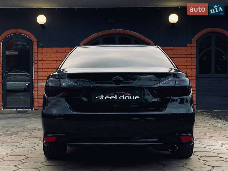 Седан Toyota Camry 2014 в Николаеве