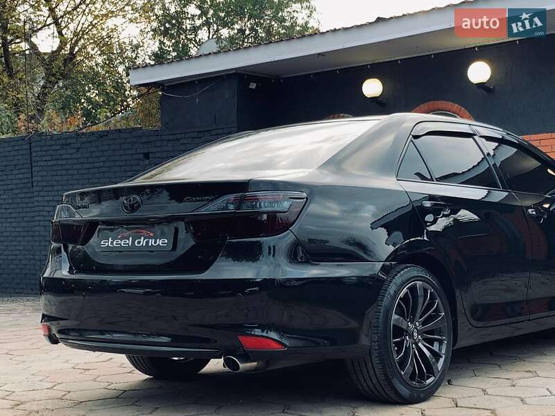 Седан Toyota Camry 2014 в Николаеве