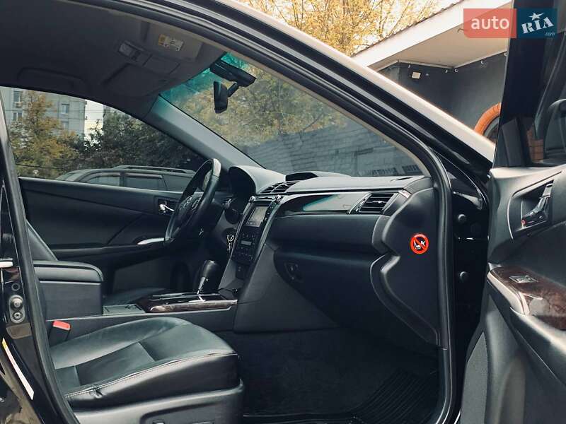 Седан Toyota Camry 2014 в Николаеве