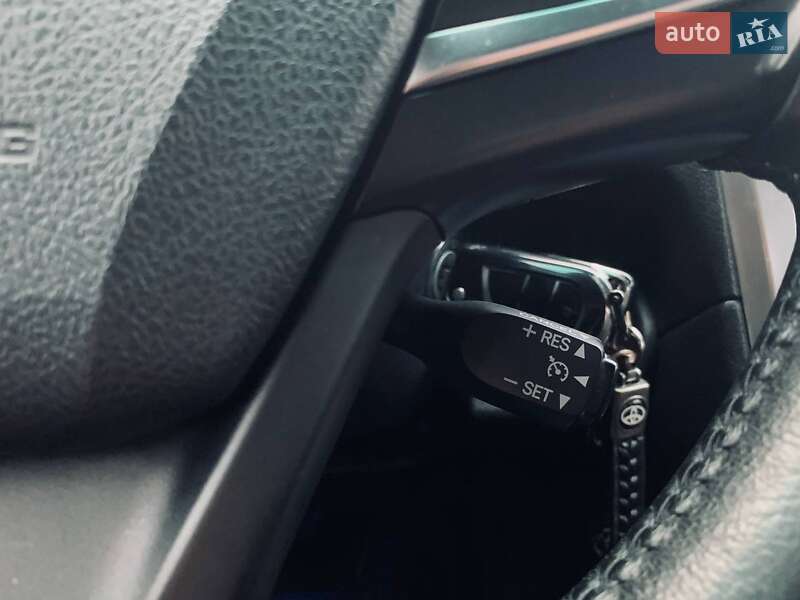 Седан Toyota Camry 2014 в Николаеве