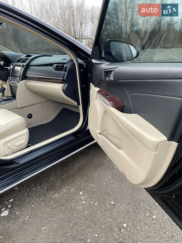 Седан Toyota Camry 2014 в Киеве