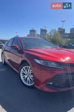 Седан Toyota Camry 2018 в Львове