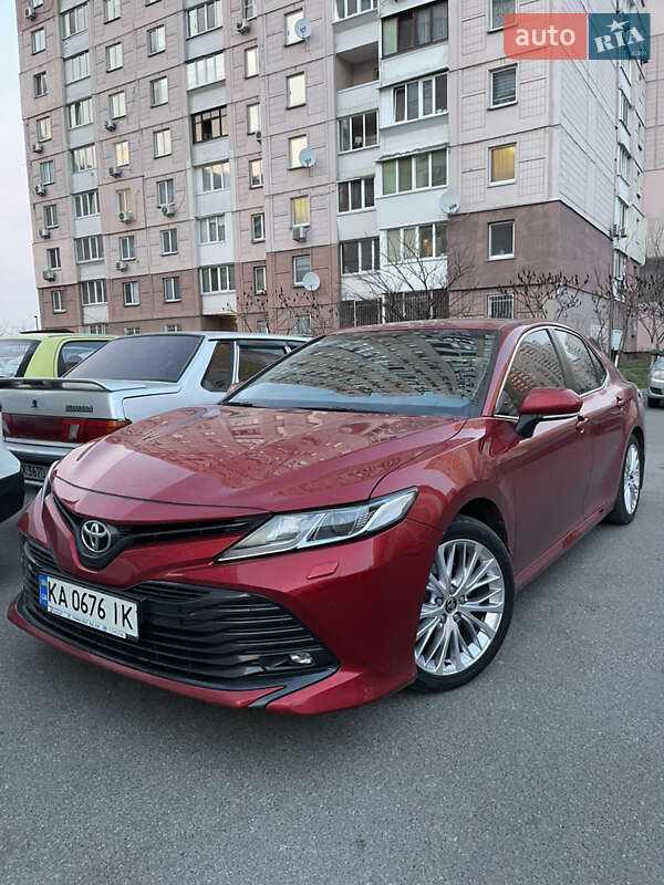 Седан Toyota Camry 2018 в Львові