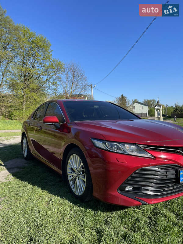 Седан Toyota Camry 2018 в Львові