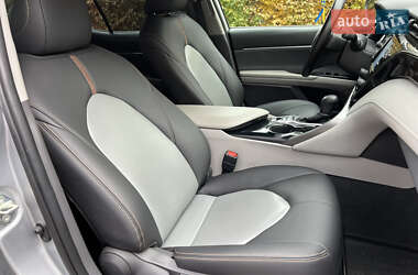 Седан Toyota Camry 2020 в  фото 49 Седан Toyota Camry 2020 в