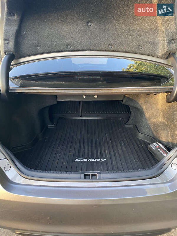 Седан Toyota Camry 2017 в Киеве фото 10 Седан Toyota Camry 2017 в Киеве