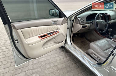 Седан Toyota Camry 2003 в  фото 30 Седан Toyota Camry 2003 в