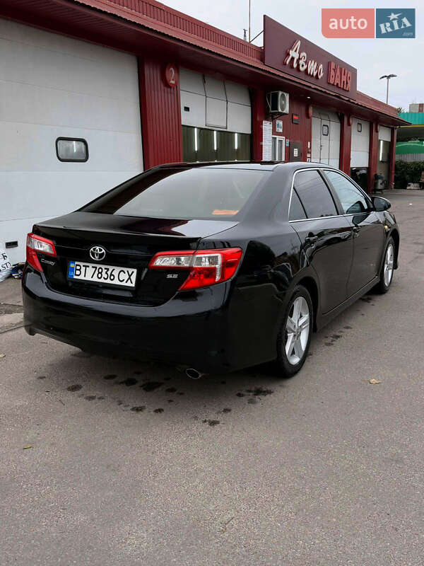 Седан Toyota Camry 2013 в Вишгороді