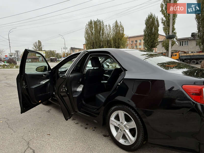 Седан Toyota Camry 2013 в Вишгороді