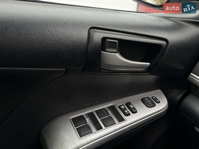 Седан Toyota Camry 2013 в Вишгороді