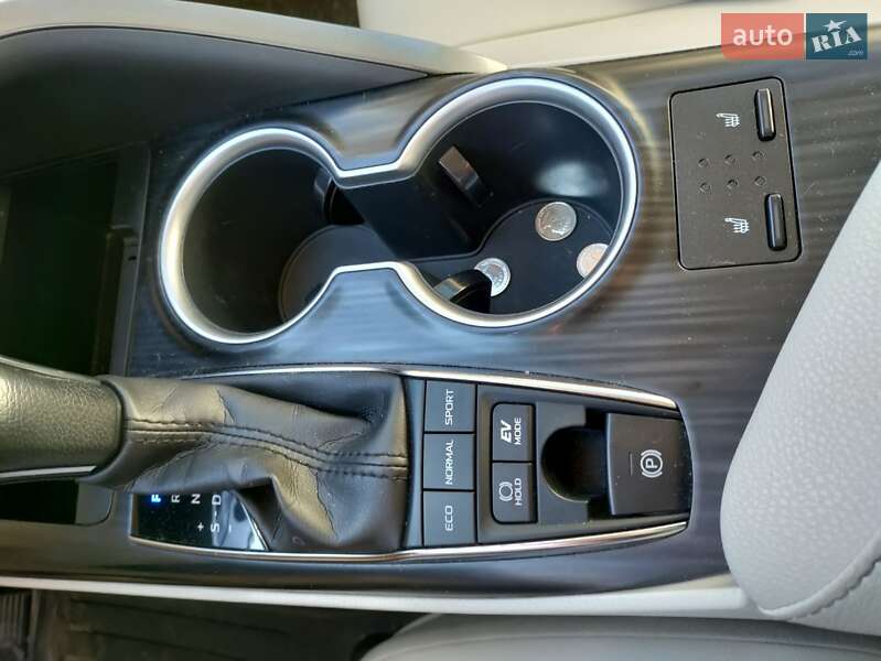 Седан Toyota Camry 2021 в Ровно