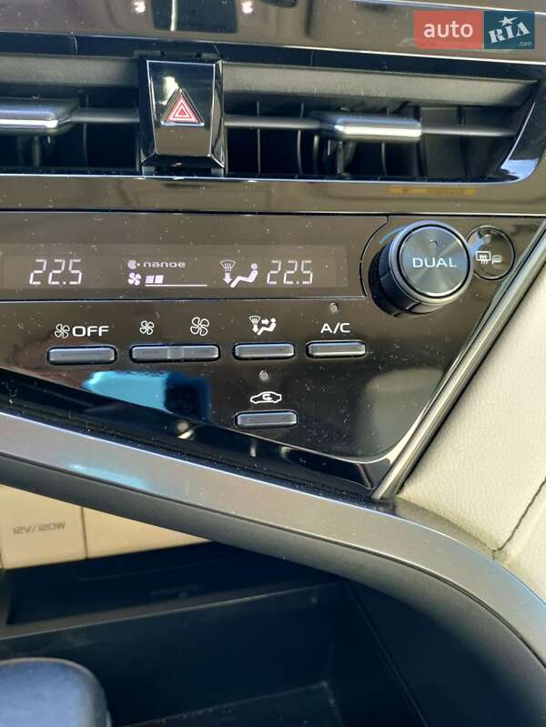 Седан Toyota Camry 2021 в Ровно