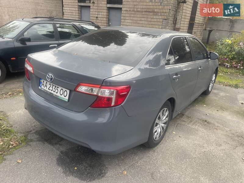 Седан Toyota Camry 2013 в Киеве
