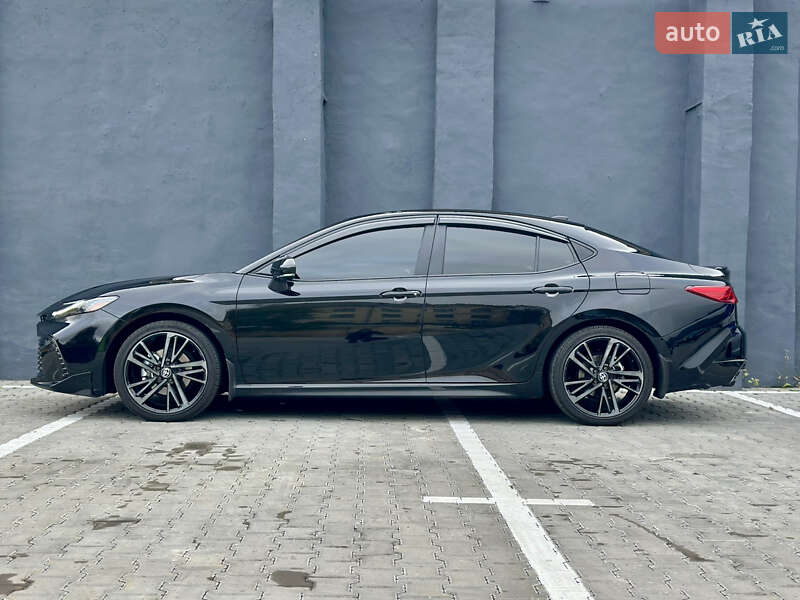 Седан Toyota Camry 2024 в Києві
