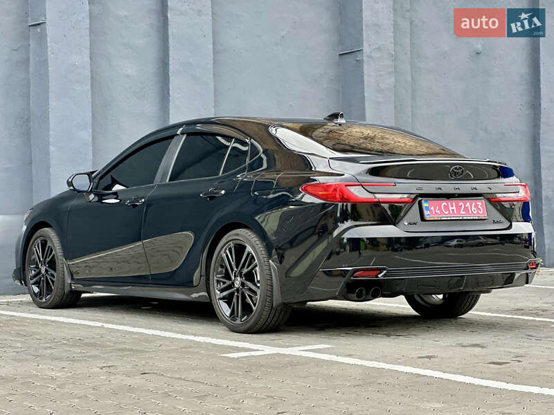 Седан Toyota Camry 2024 в Києві