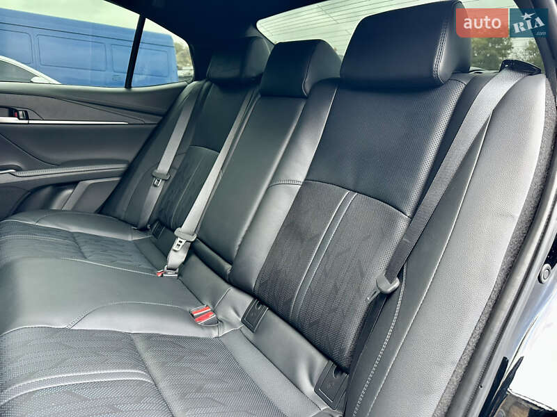 Седан Toyota Camry 2024 в Києві