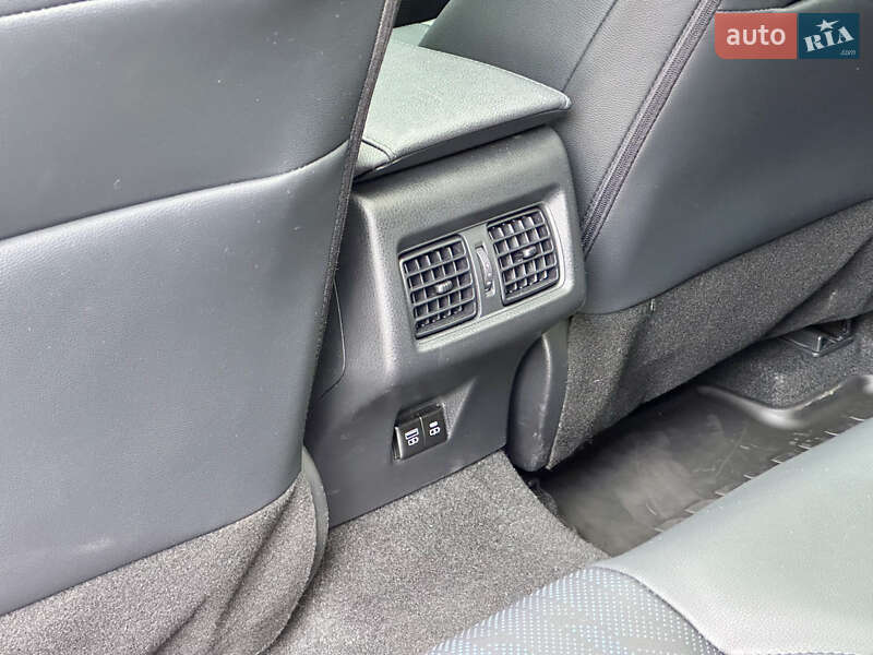 Седан Toyota Camry 2024 в Києві